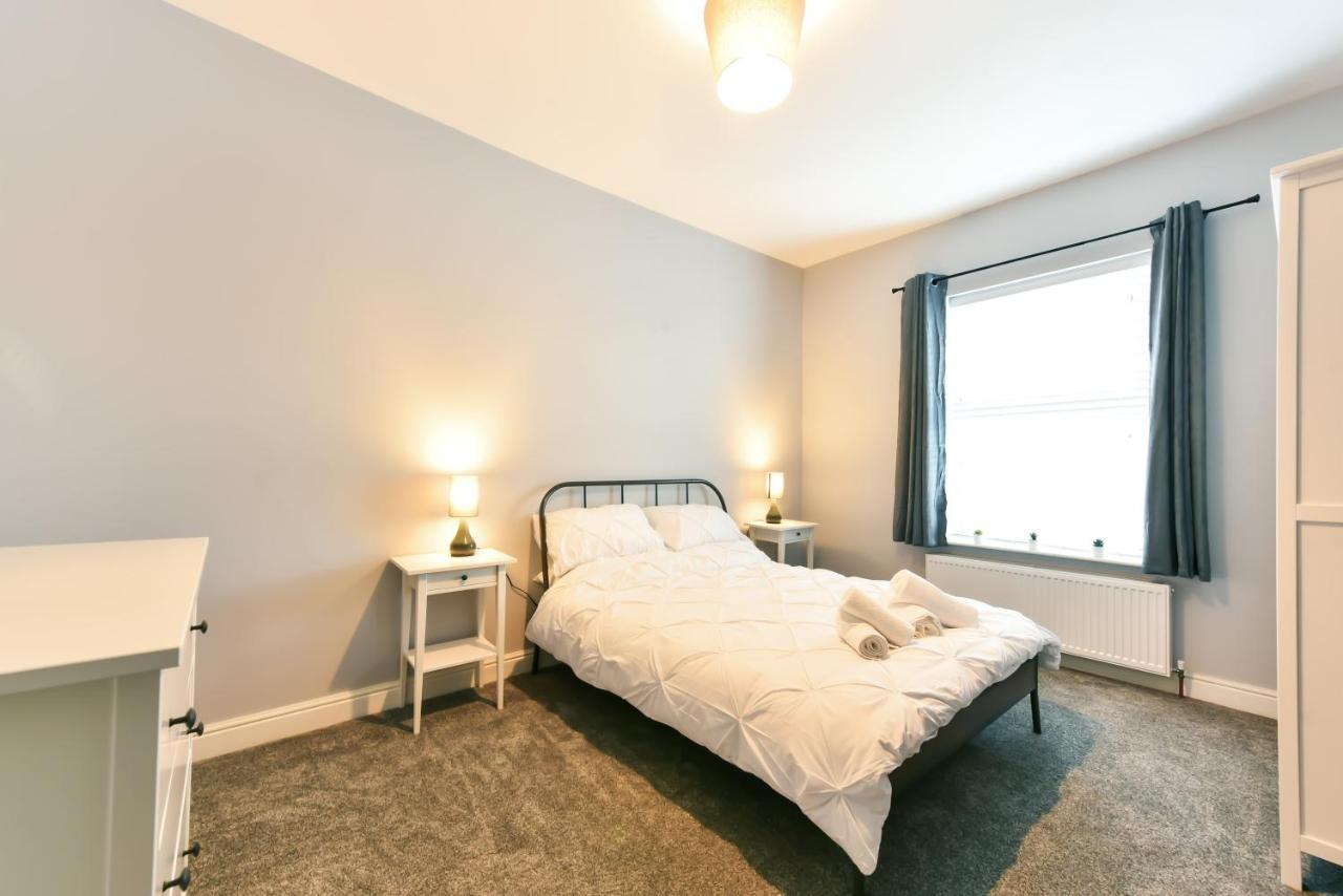 4 Bedroom, 2 Bathroom House - Free Parking Pontefract Exterior photo